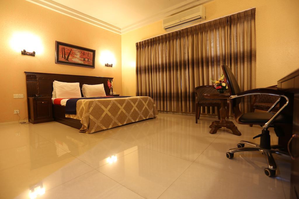 Eastern House Hotell Dhaka Exteriör bild