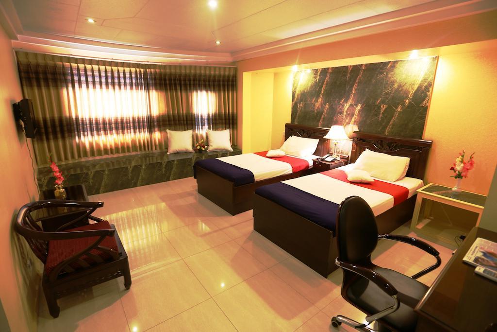 Eastern House Hotell Dhaka Exteriör bild